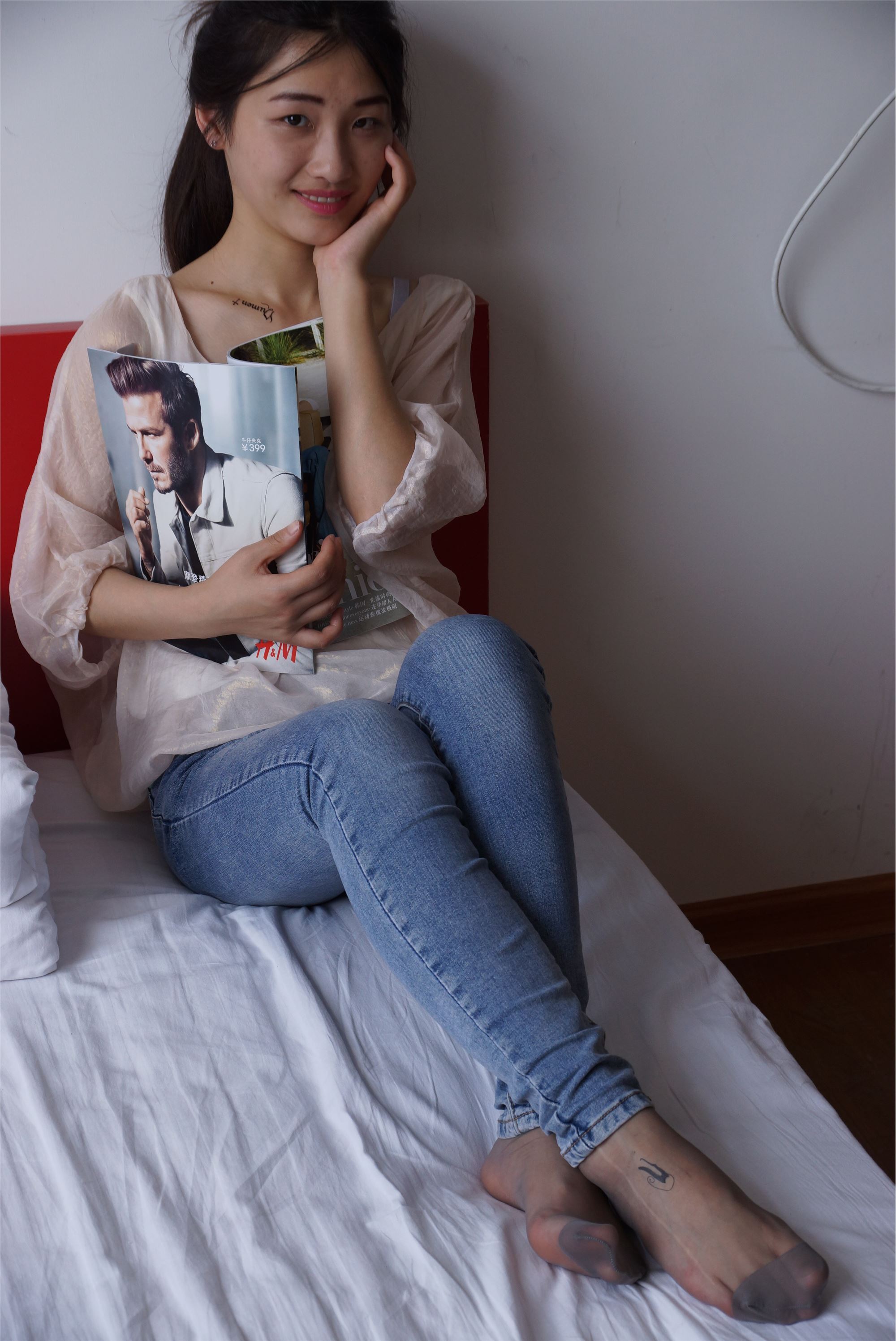 自由摄影 No.005 惬意的周末经典短灰丝陪你看看书